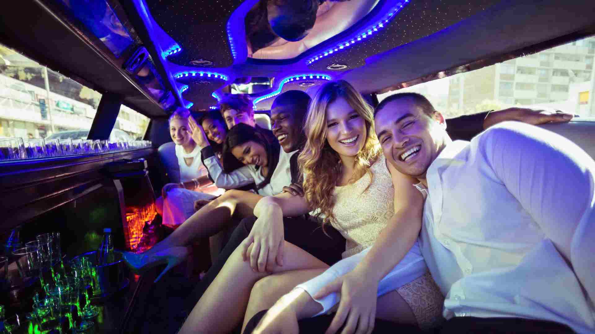 64ef8fca7238ce3db9150734_toronto-concert-limousine-service